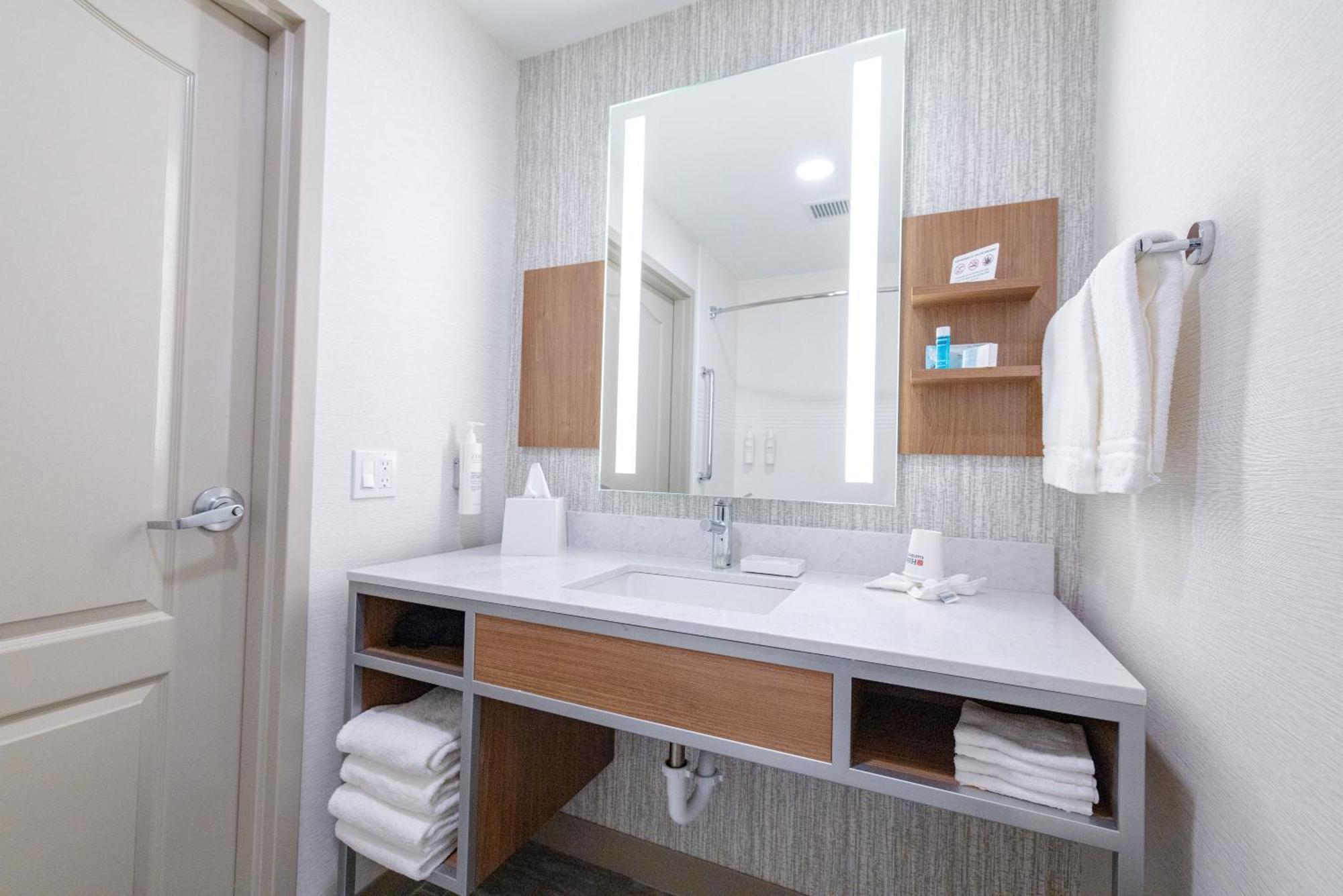 Hilton Garden Inn Lakewood Extérieur photo